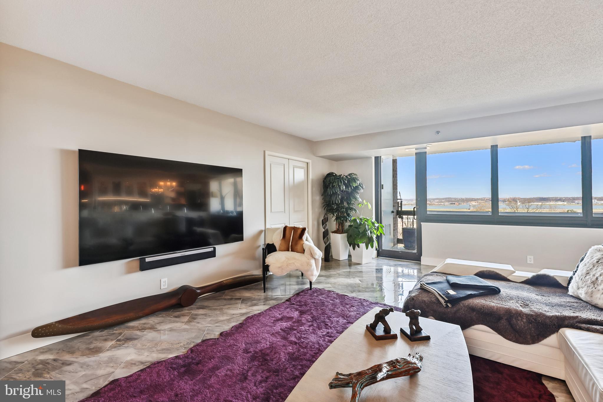 CRYSTAL CITY - Residential