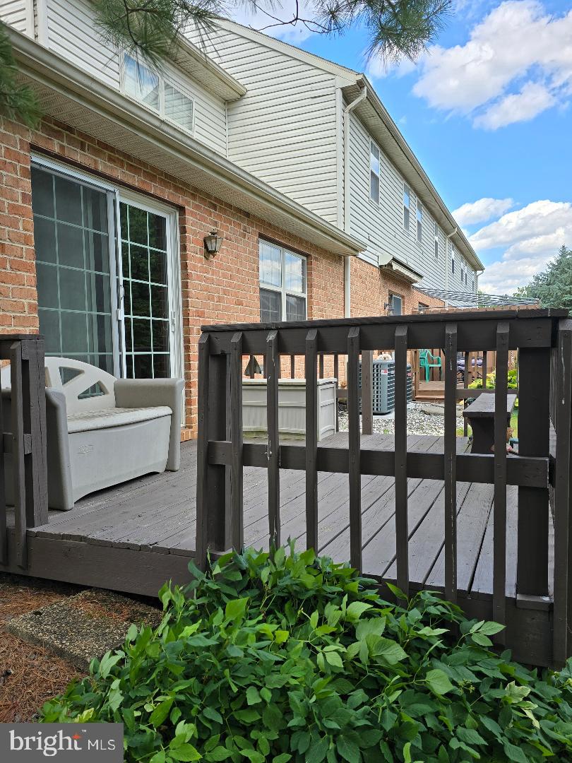 WOODS EDGE - Residential