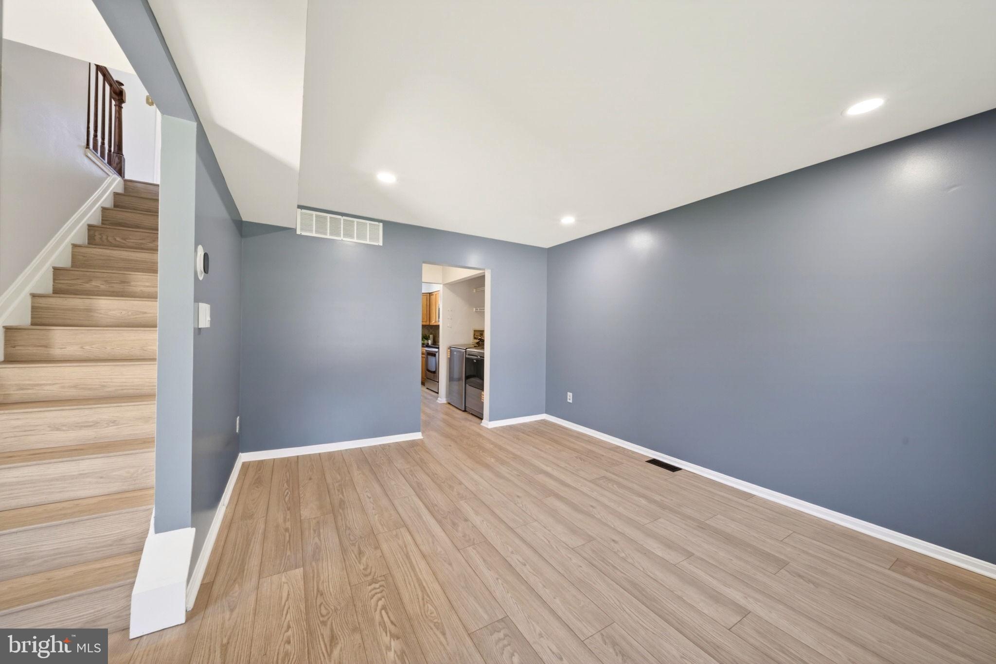 VILLAGE OF WHITE OAK - Residential