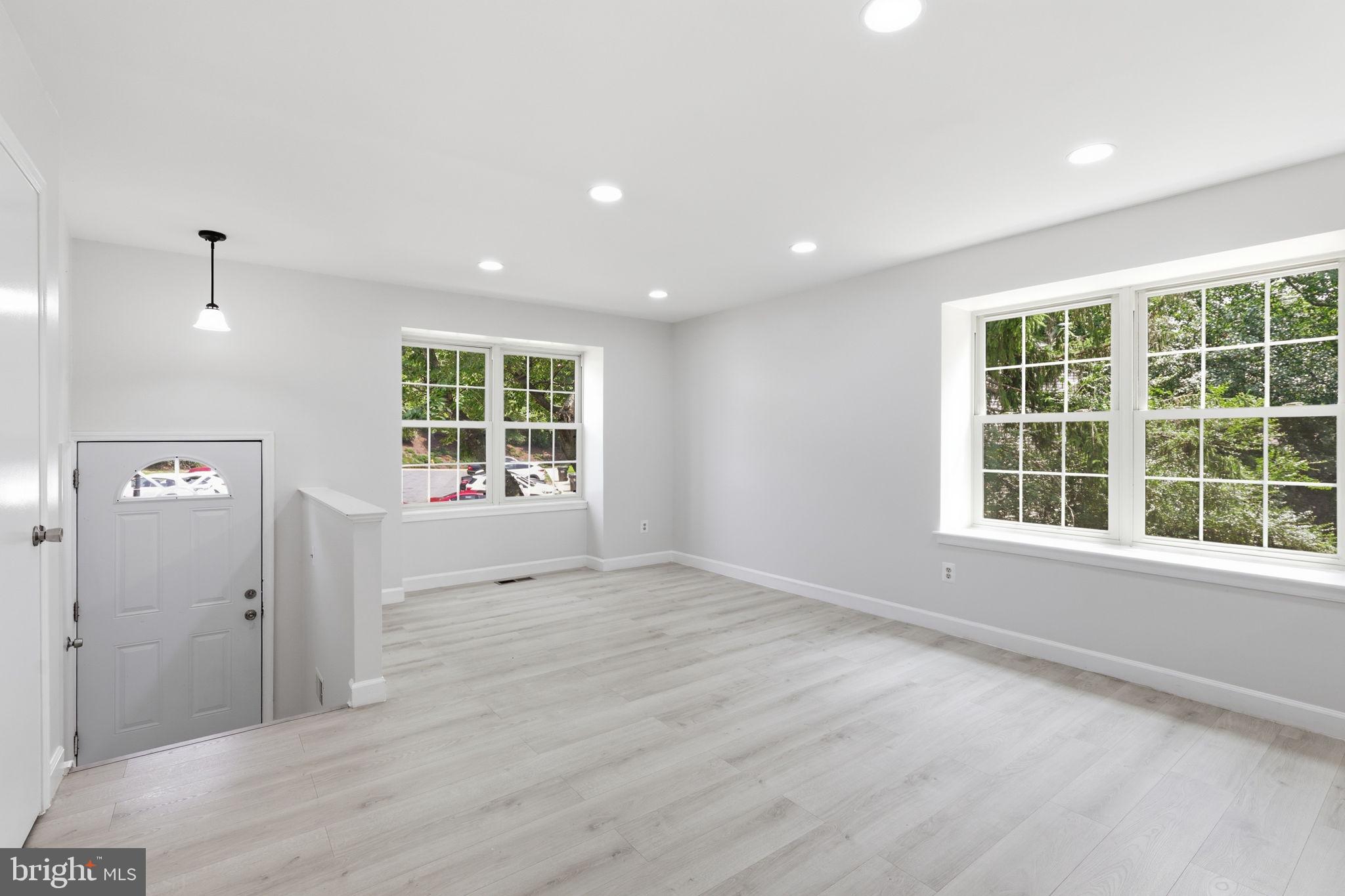 1921 WINSLOW COURT