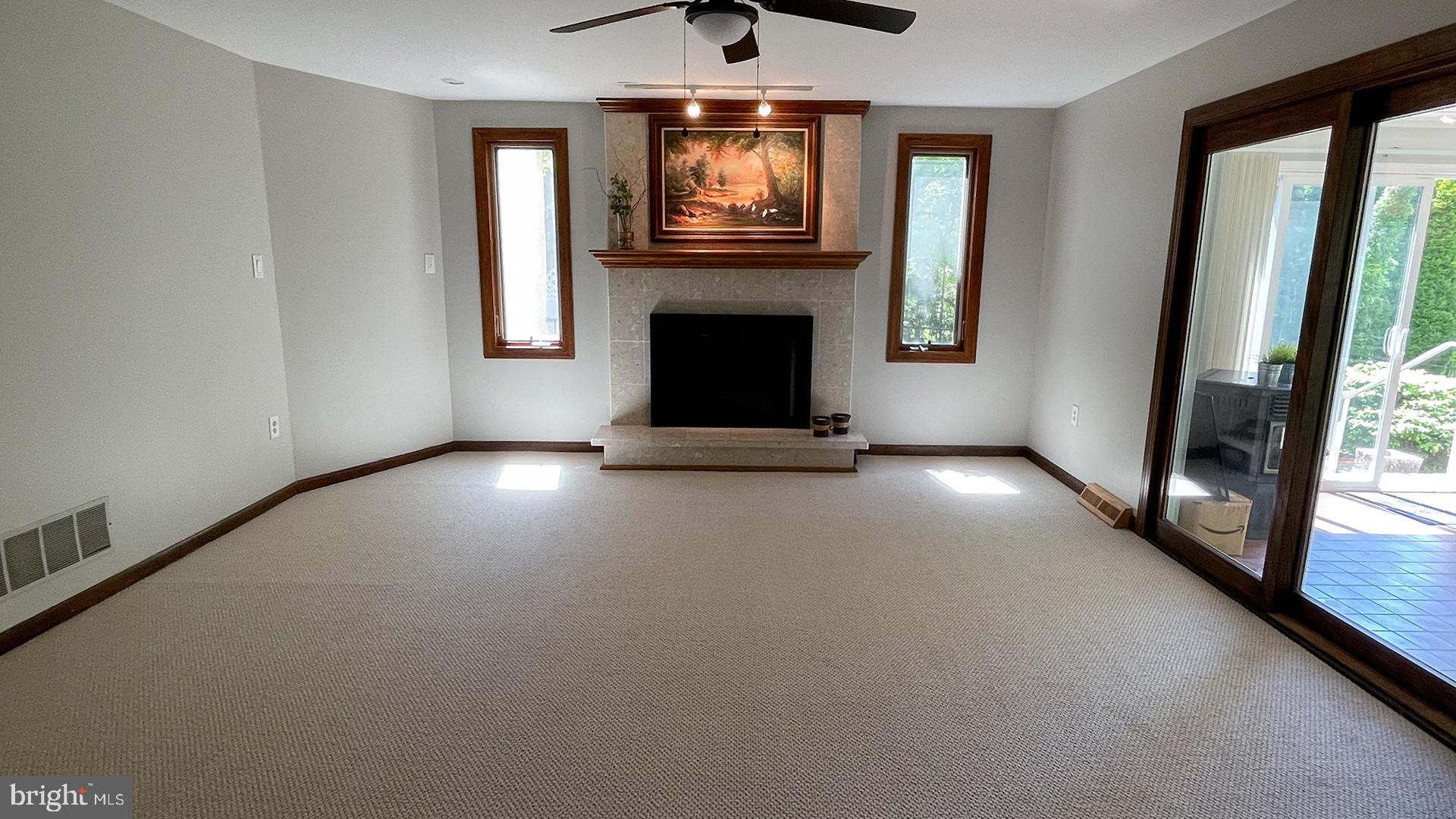 924 CLYDE LANE