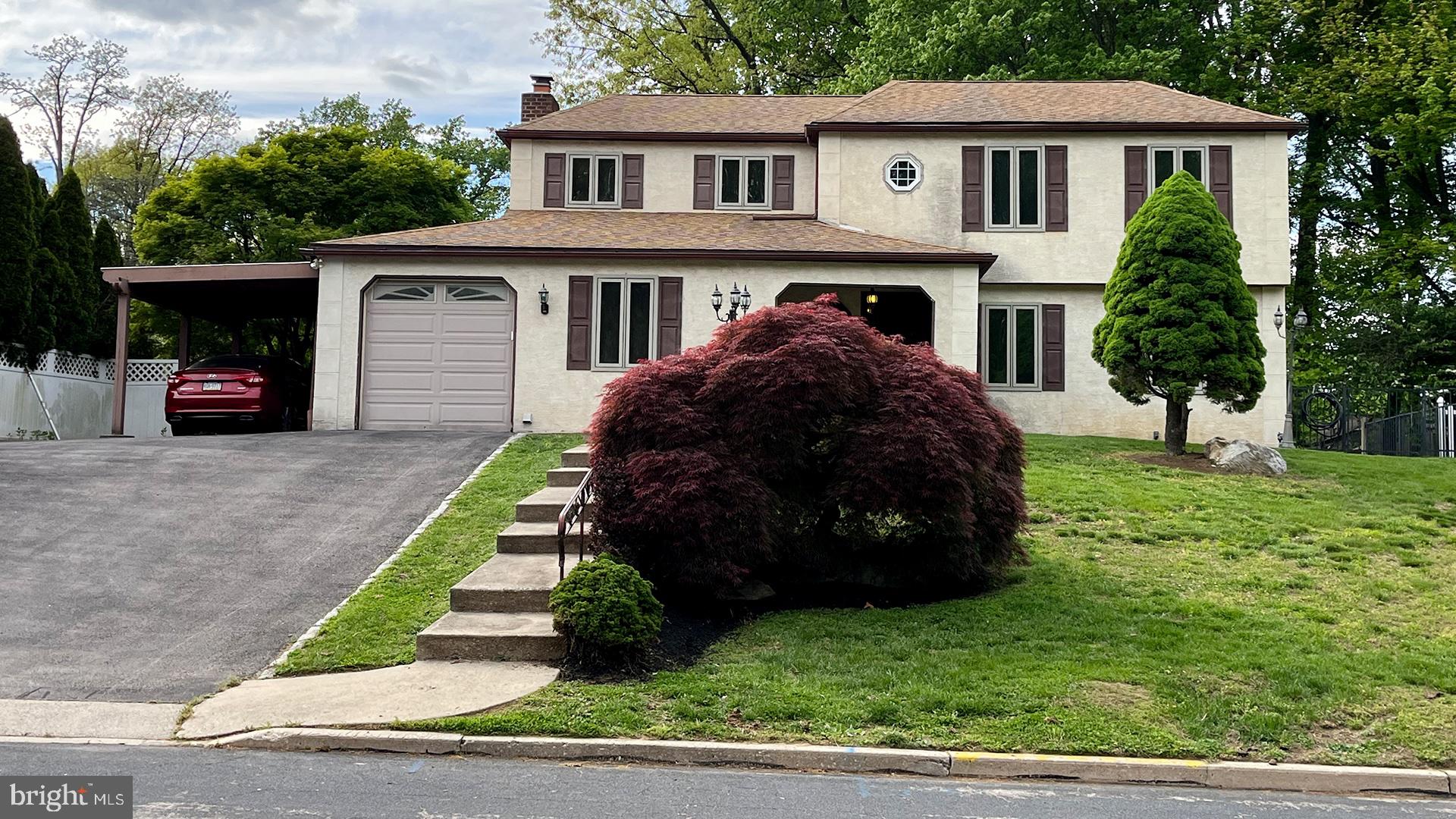 924 CLYDE LANE