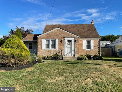46 MOON DRIVE LEVITTOWN PA 19054