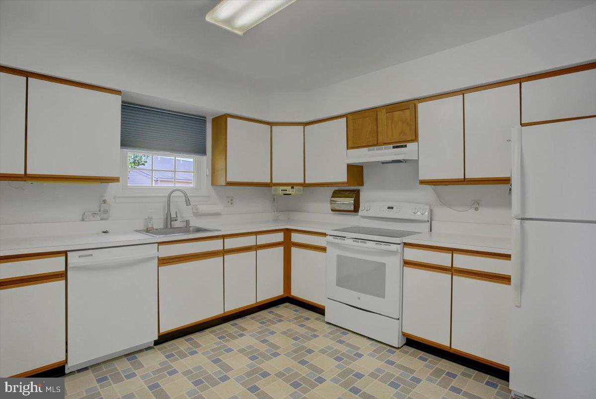 5671 CRABAPPLE DRIVE