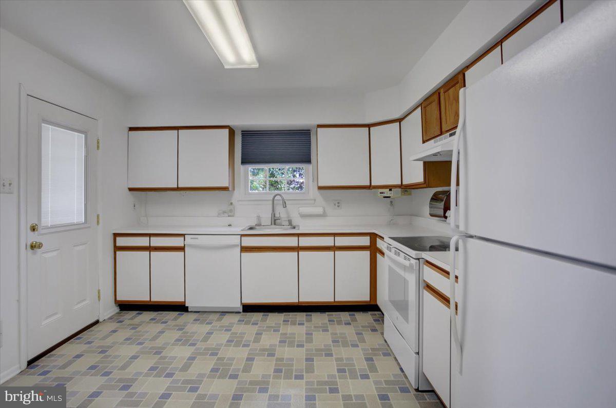 5671 CRABAPPLE DRIVE