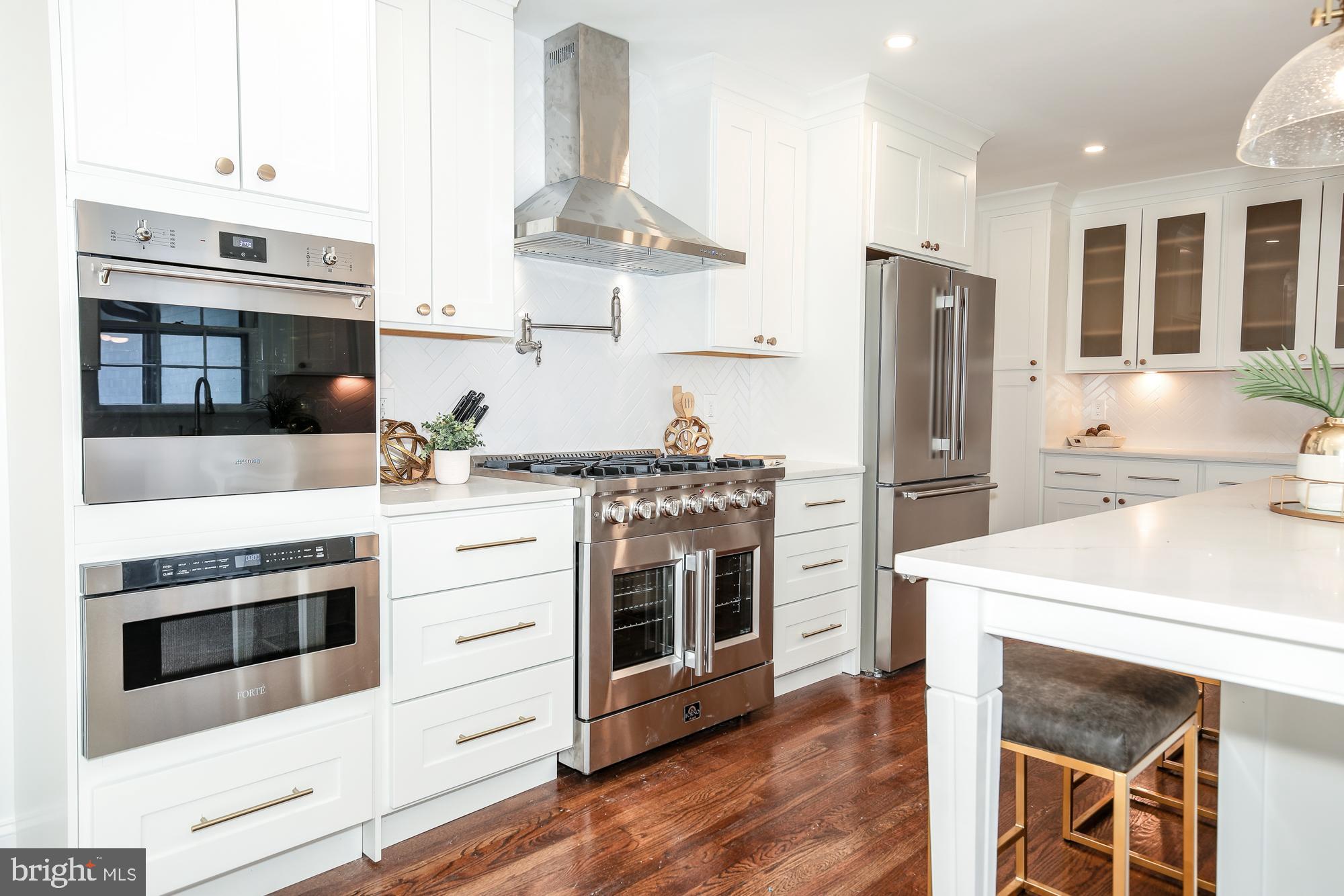 BANNOCKBURN ESTATES - Residential