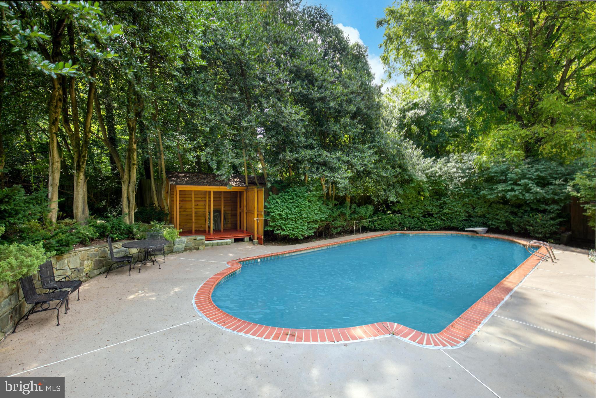 BANNOCKBURN ESTATES - Residential