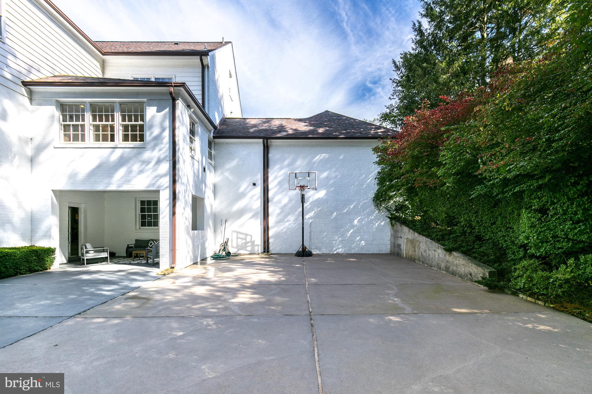 BANNOCKBURN ESTATES - Residential