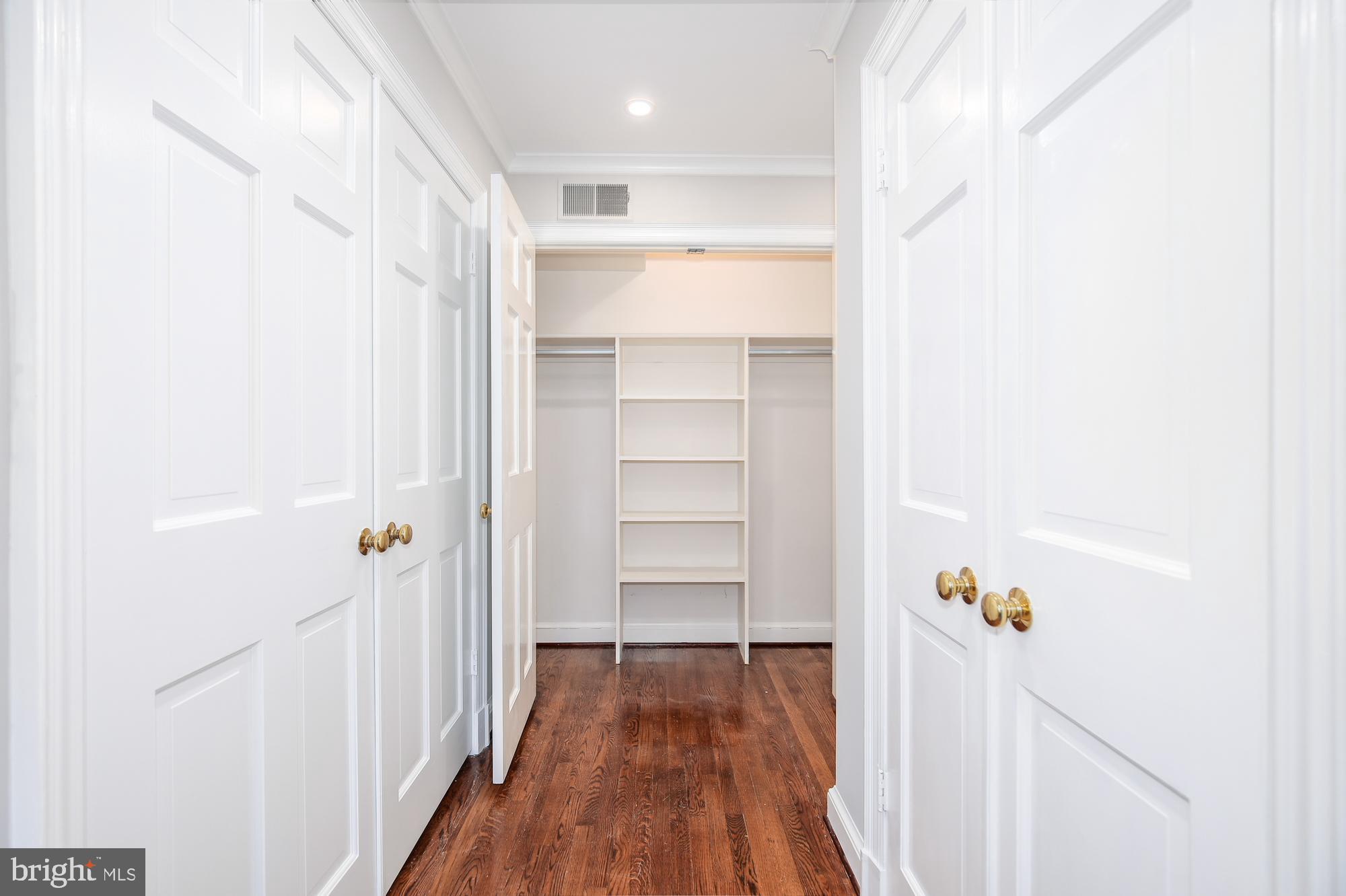 BANNOCKBURN ESTATES - Residential