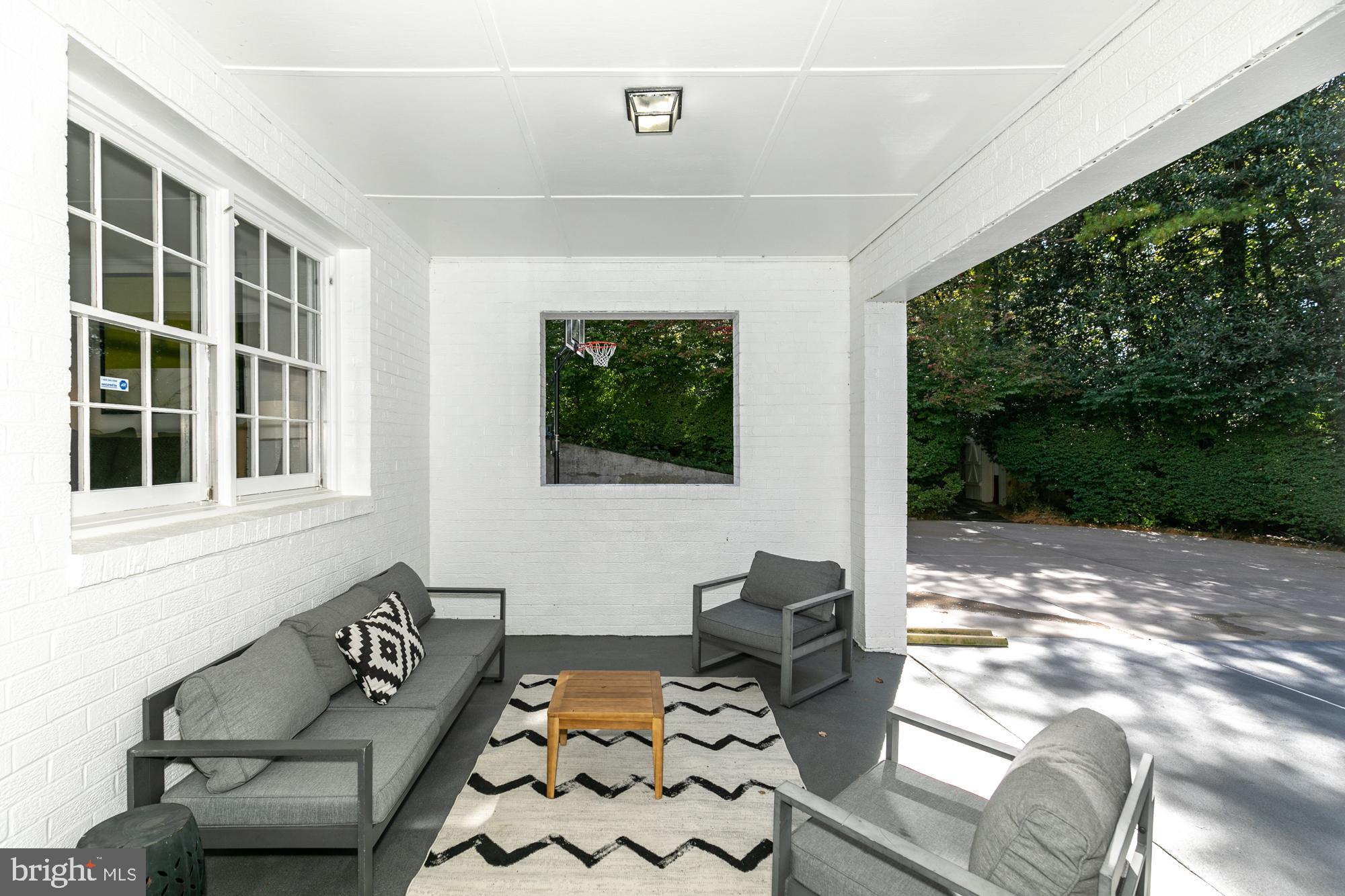 BANNOCKBURN ESTATES - Residential