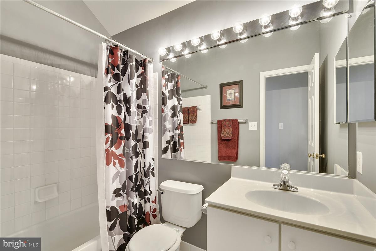 LAKELANDS - Residential