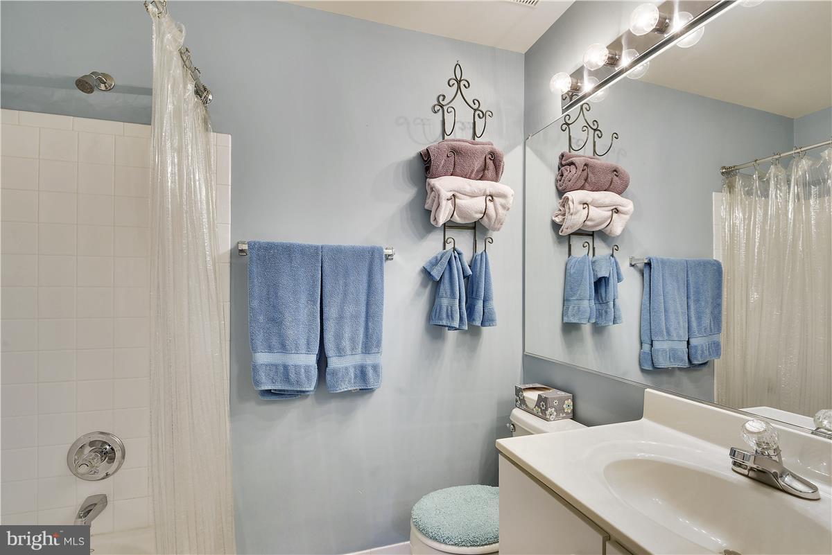 LAKELANDS - Residential