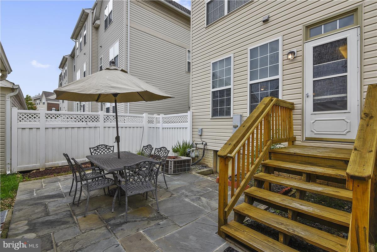 LAKELANDS - Residential