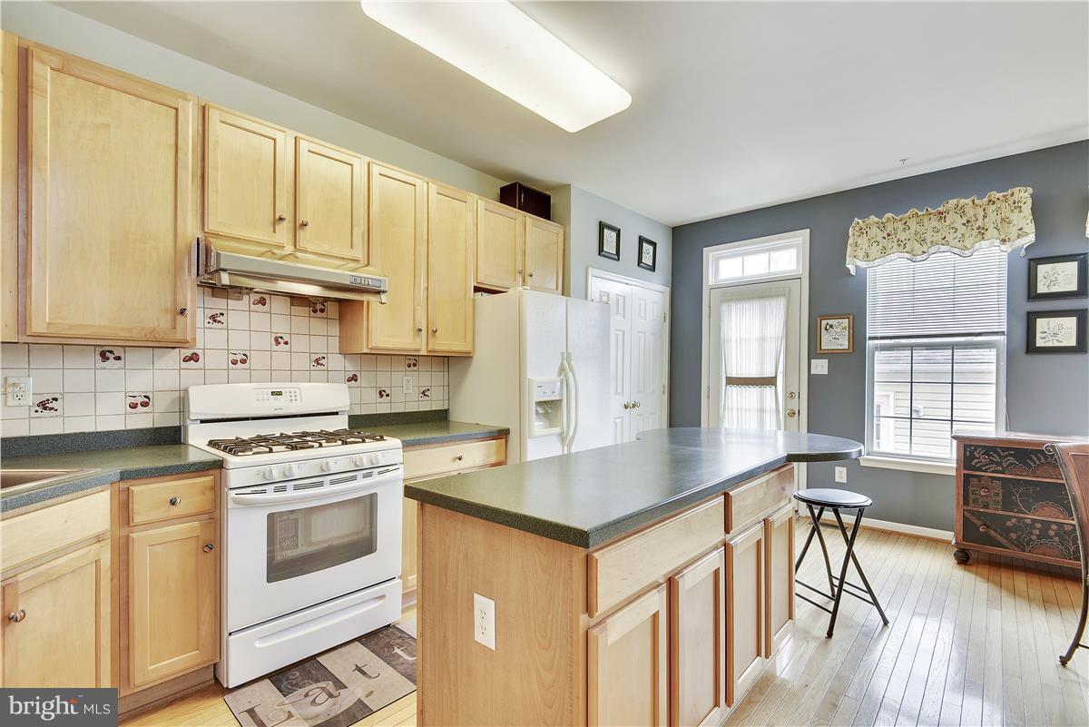 LAKELANDS - Residential