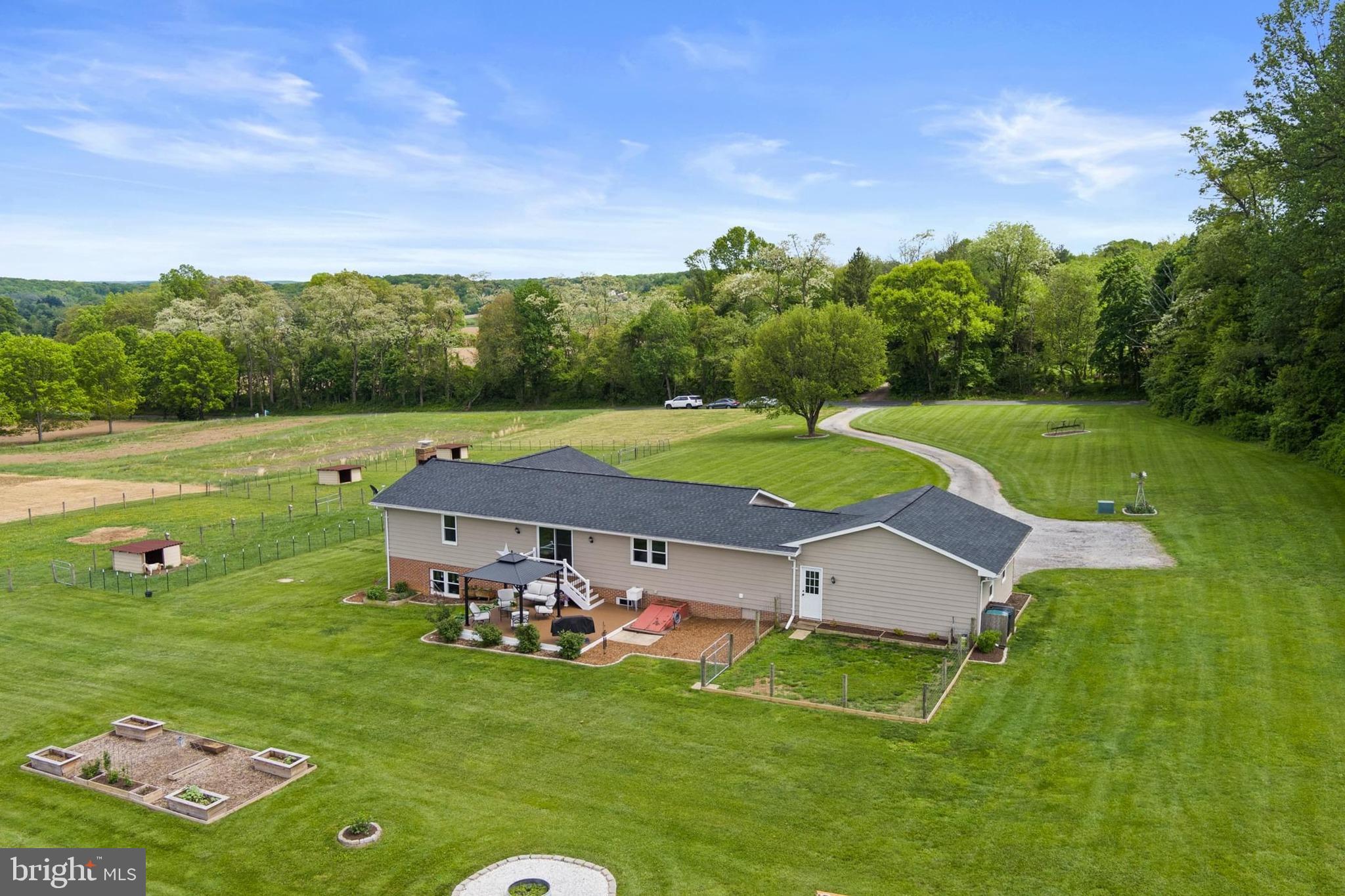 NESTLING WIND - Residential