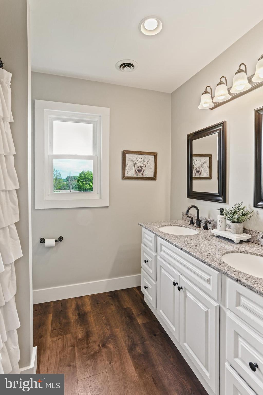 NESTLING WIND - Residential