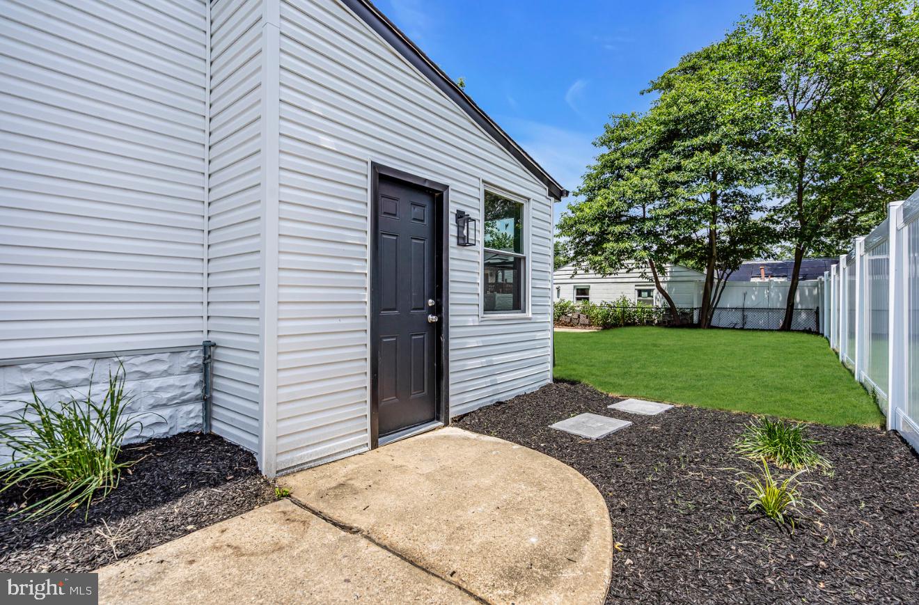 239 W EVESHAM ROAD