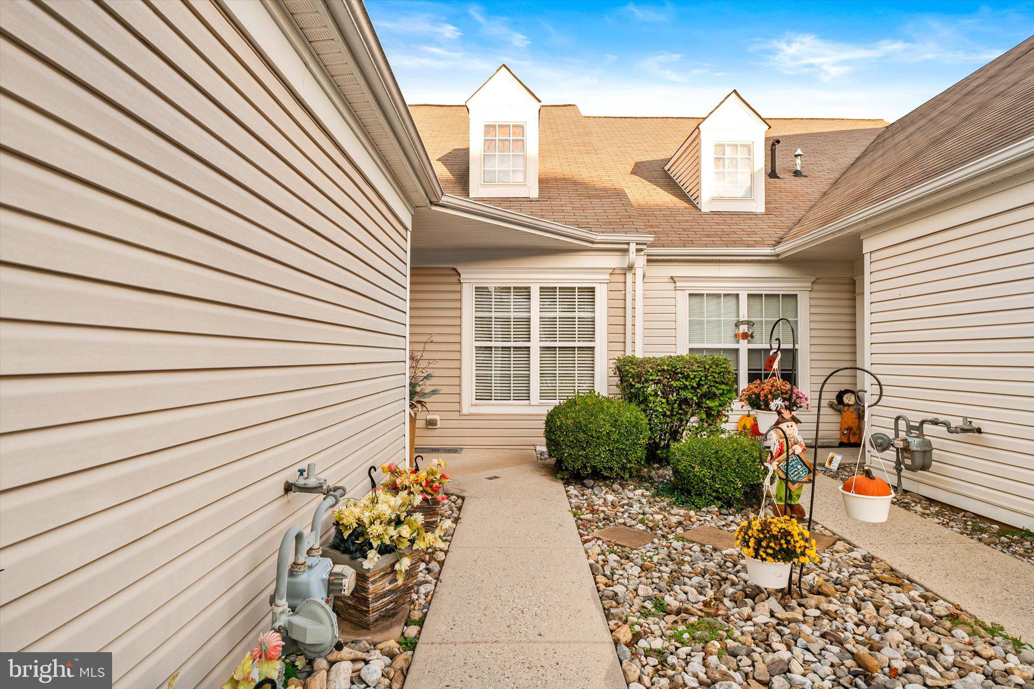 5 FALCON COURT