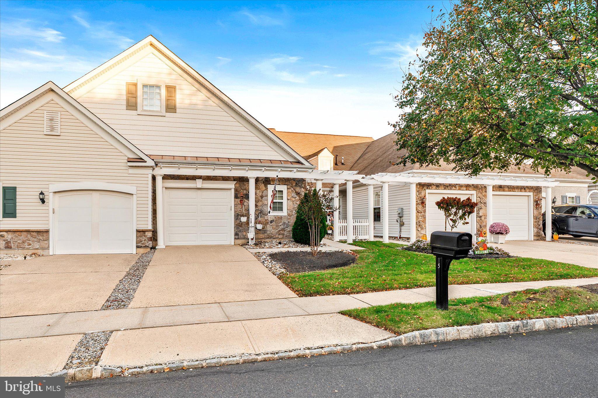 5 FALCON COURT