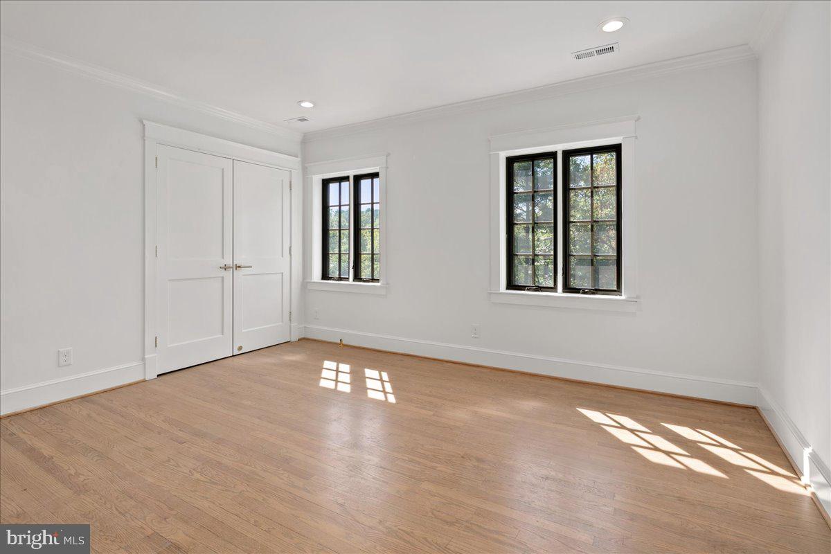 RIVER OAKS FARM - Residential