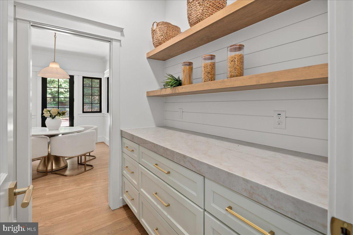 RIVER OAKS FARM - Residential