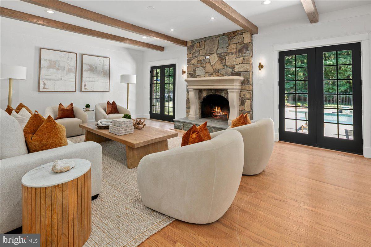 RIVER OAKS FARM - Residential