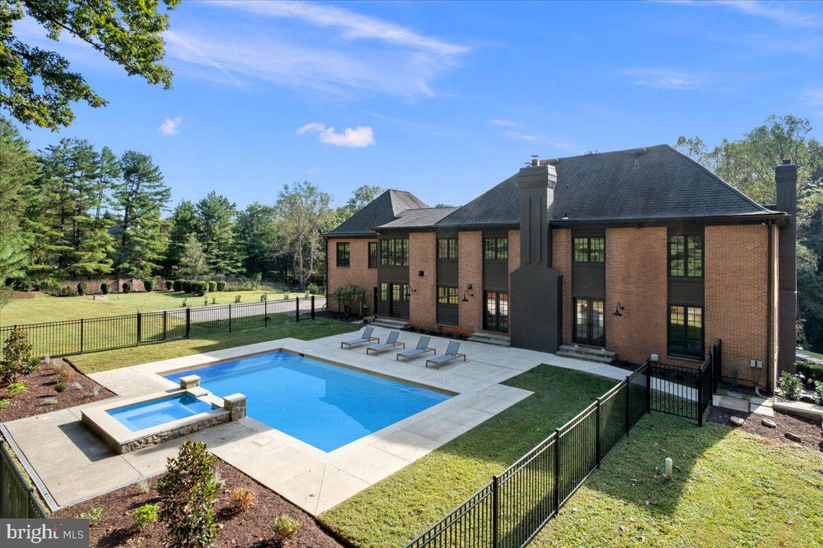 RIVER OAKS FARM - Residential