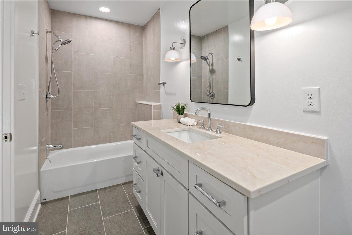 RIVER OAKS FARM - Residential