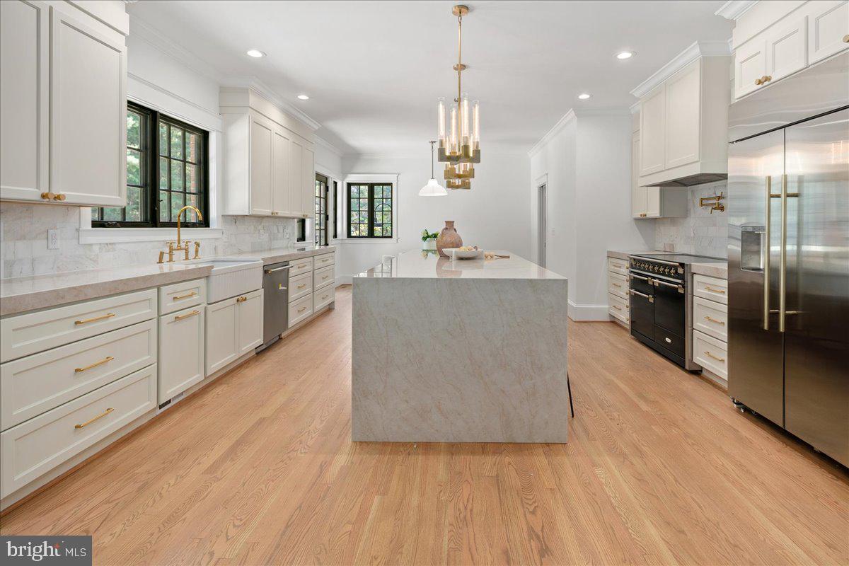 RIVER OAKS FARM - Residential