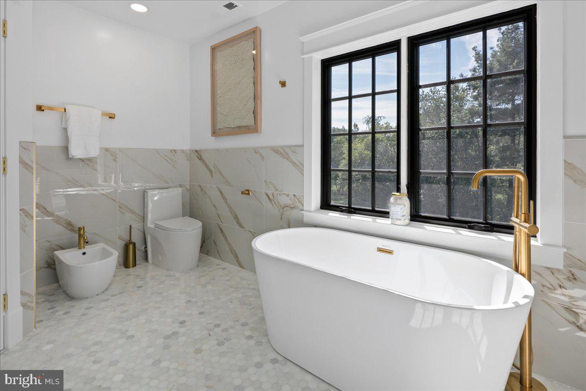 RIVER OAKS FARM - Residential