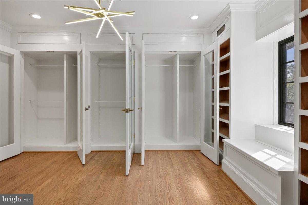 RIVER OAKS FARM - Residential