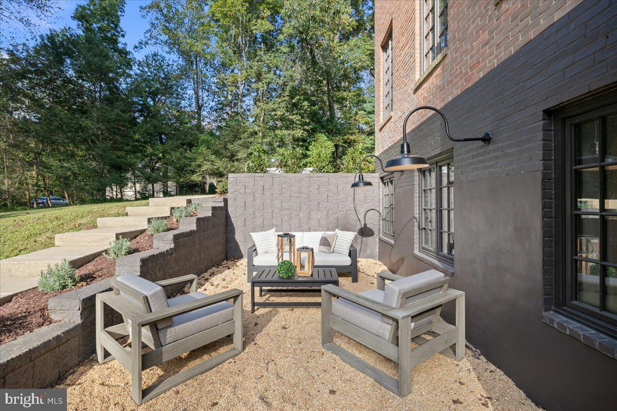 RIVER OAKS FARM - Residential