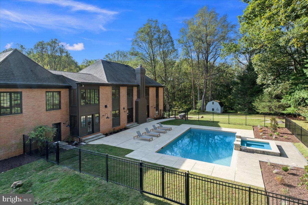 RIVER OAKS FARM - Residential