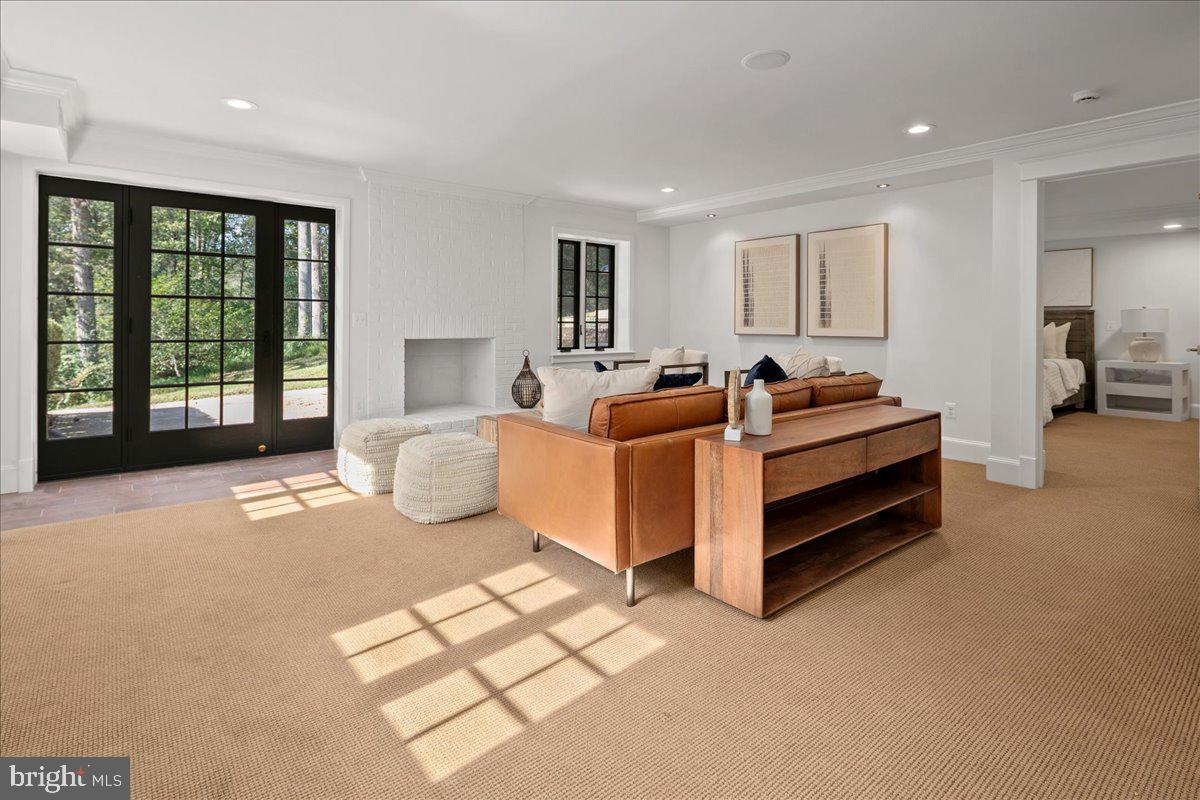 RIVER OAKS FARM - Residential