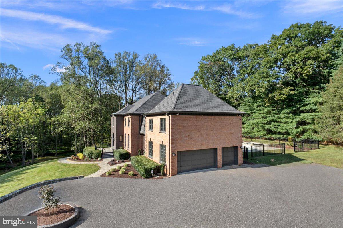 RIVER OAKS FARM - Residential