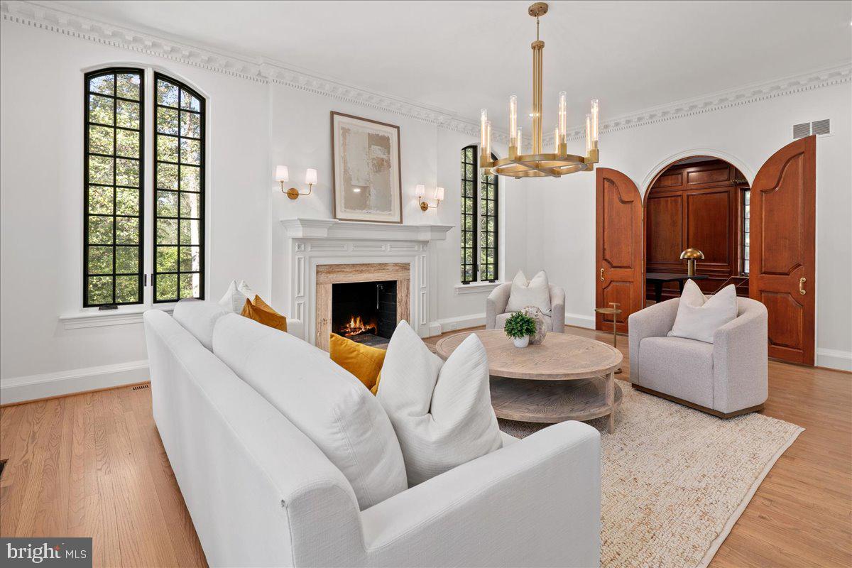 RIVER OAKS FARM - Residential