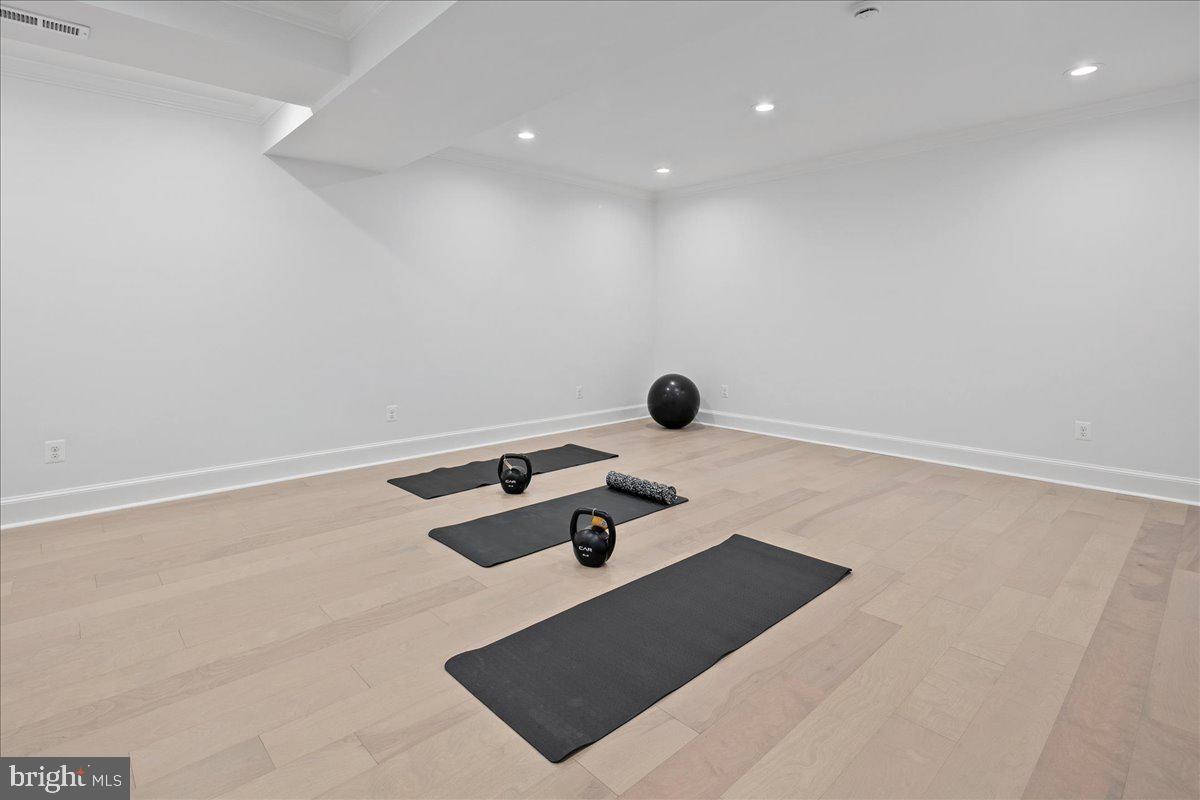 RIVER OAKS FARM - Residential