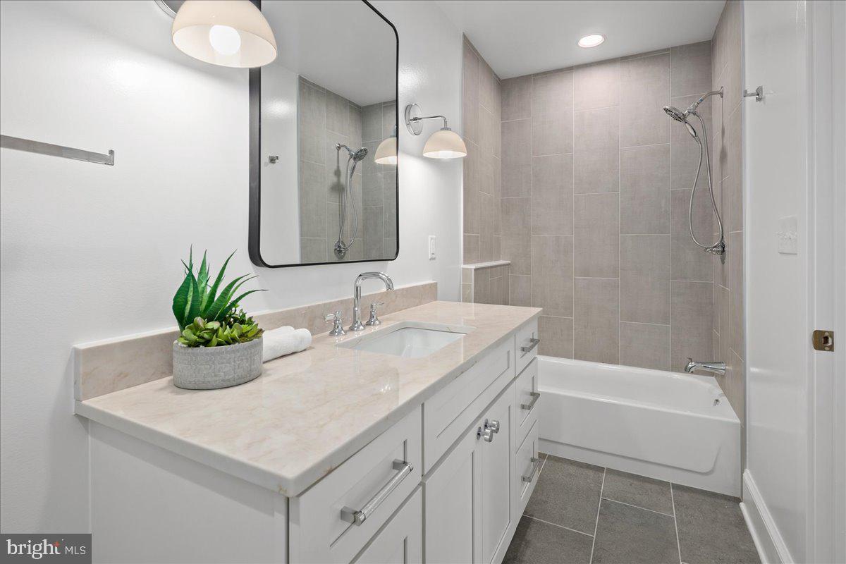 RIVER OAKS FARM - Residential