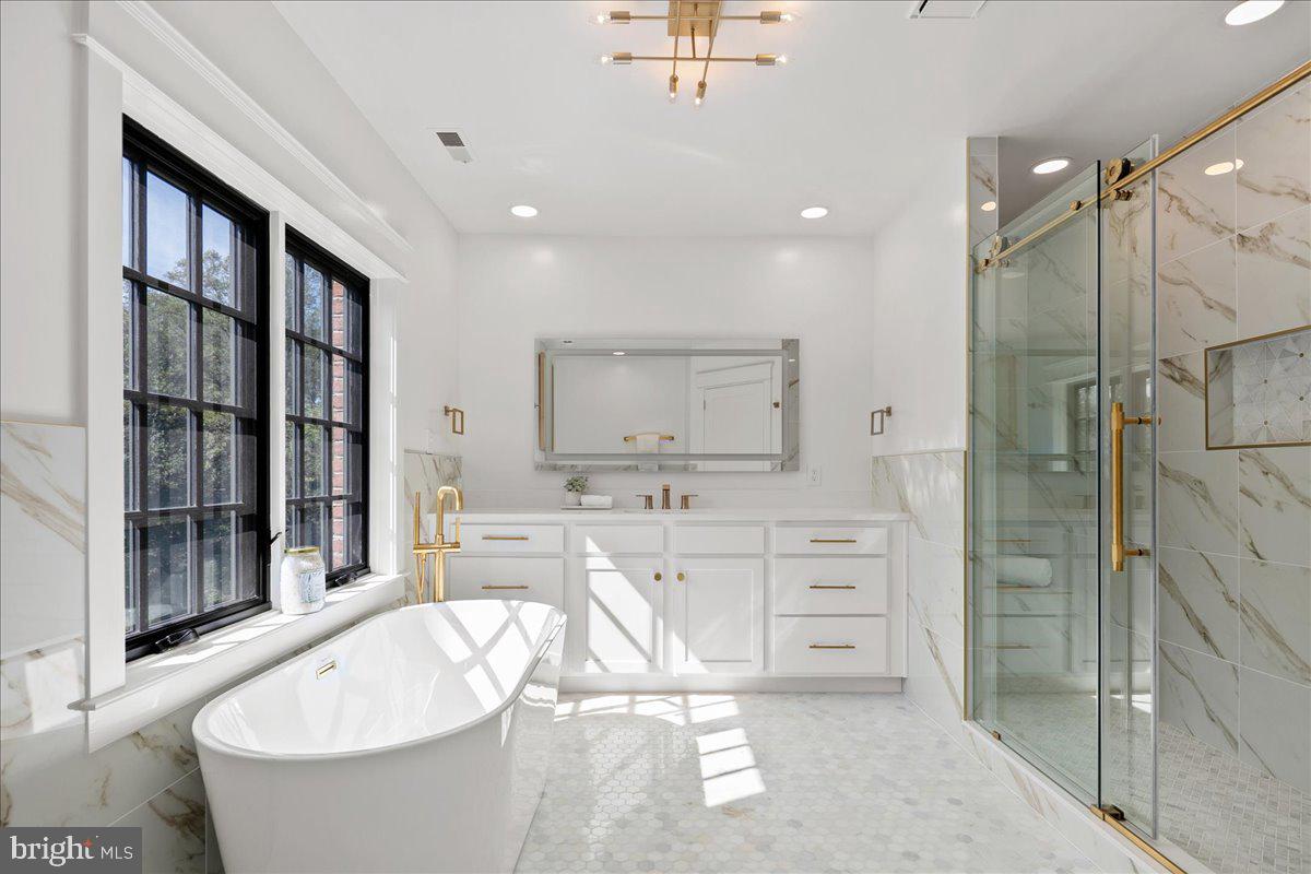 RIVER OAKS FARM - Residential