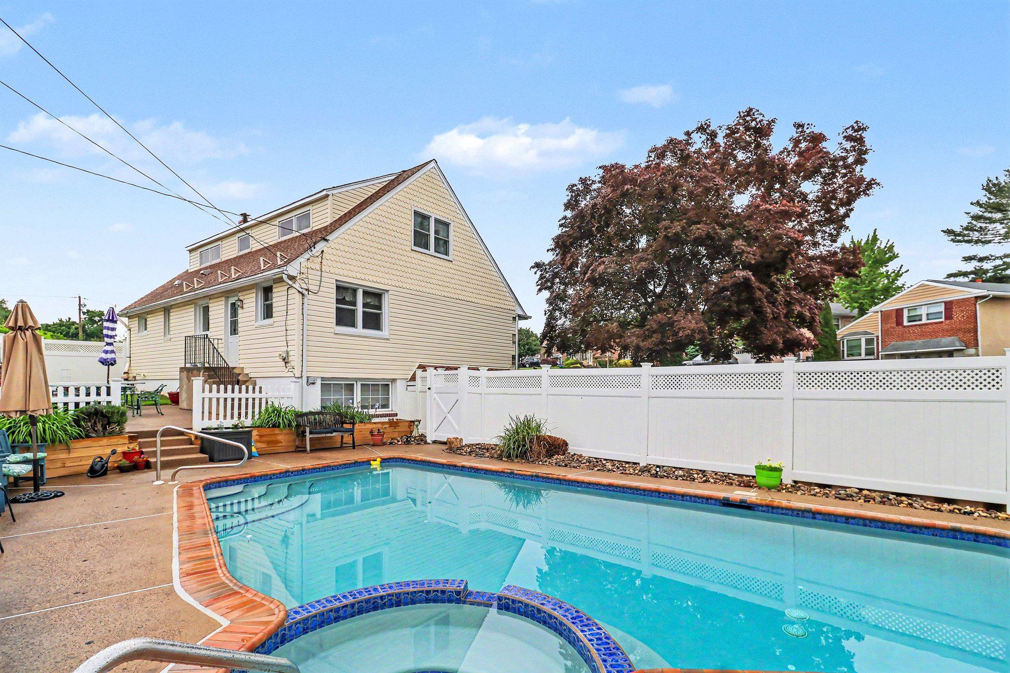 ELKINS PARK - Residential