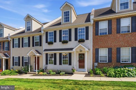 Townhouse For Sale - 308 E Mulberry Street<br/> KENNETT SQUARE, PA 19348