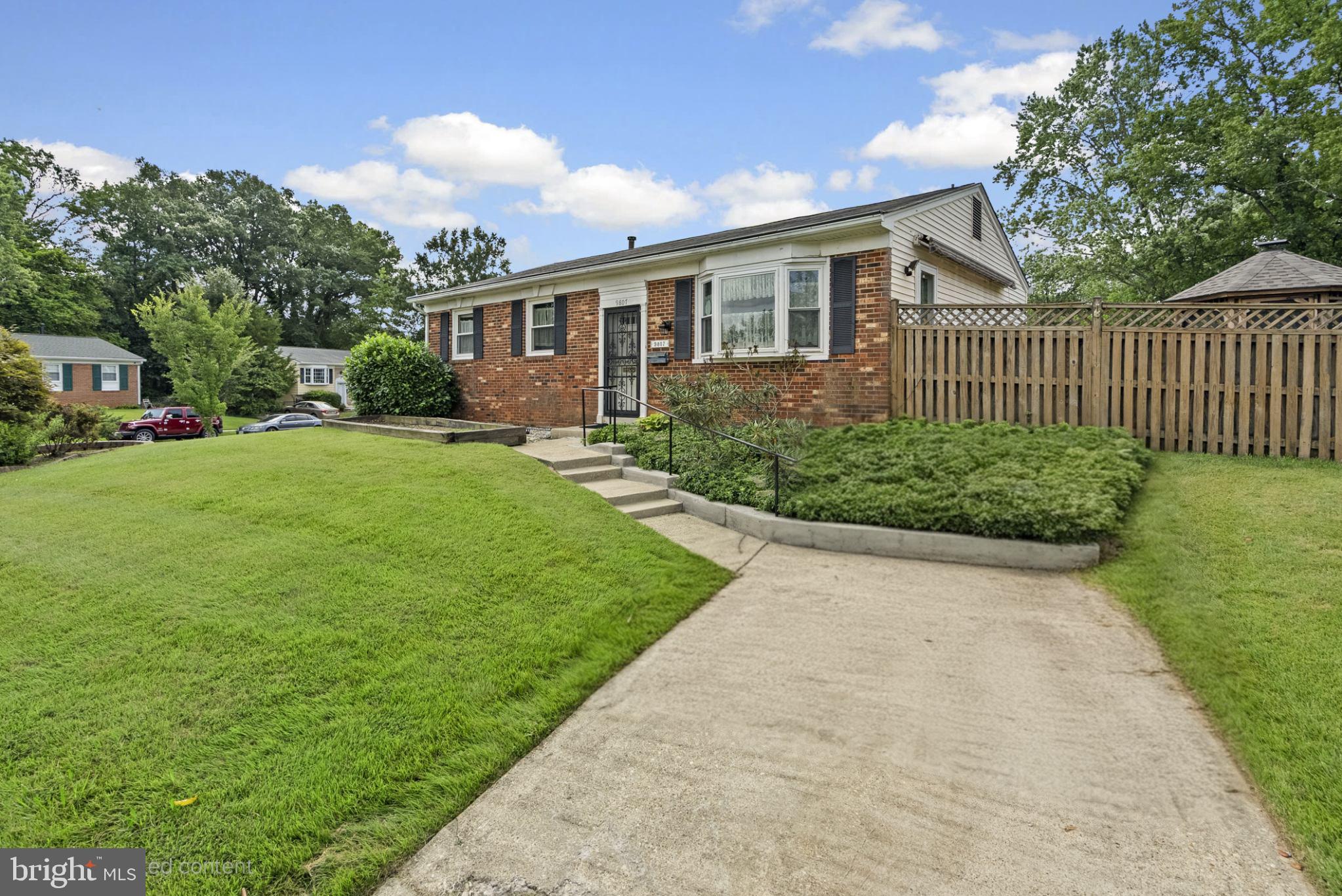 9807 LOCUST AVENUE