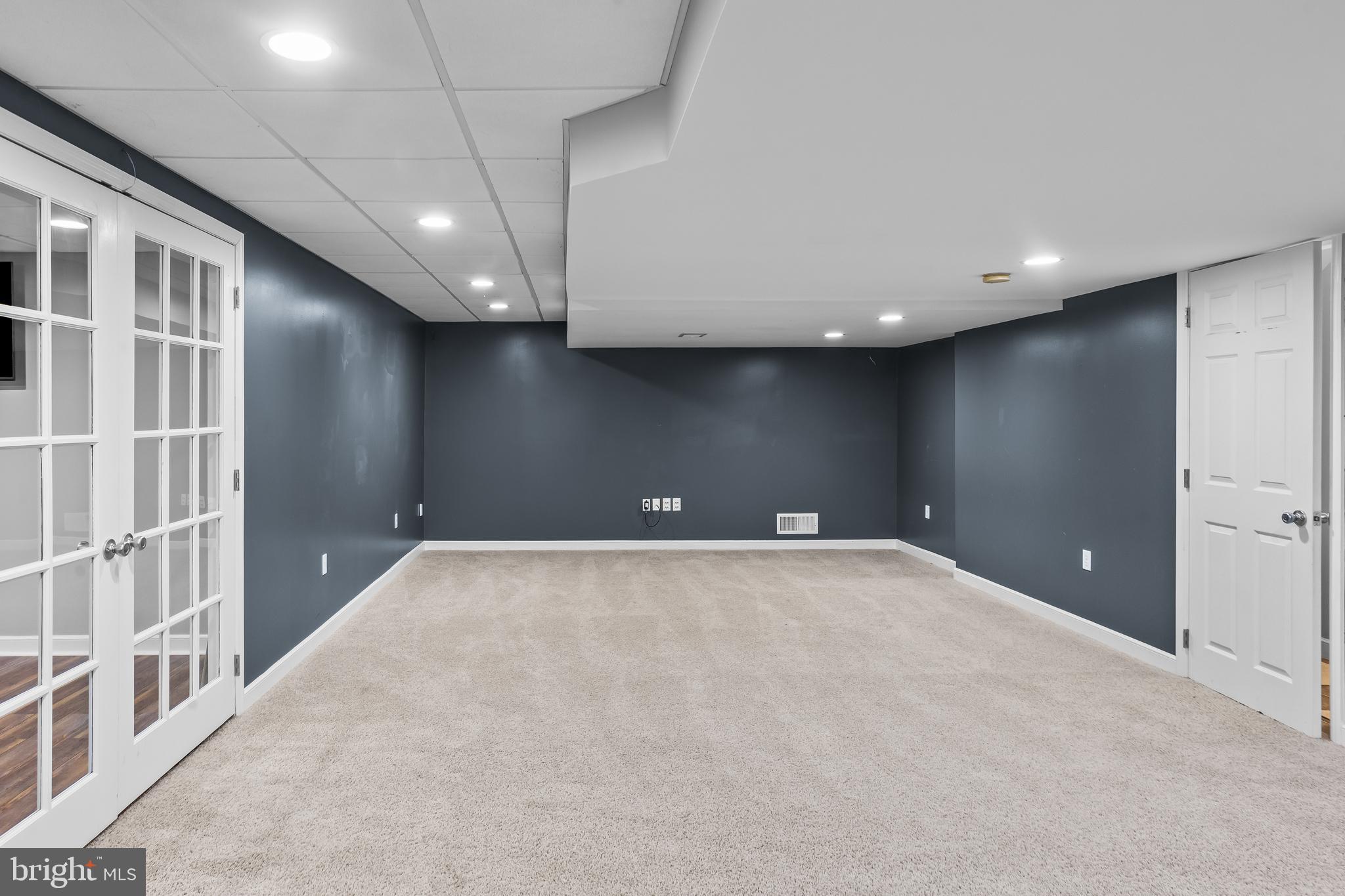 CENTERVILLE COMMONS - Residential