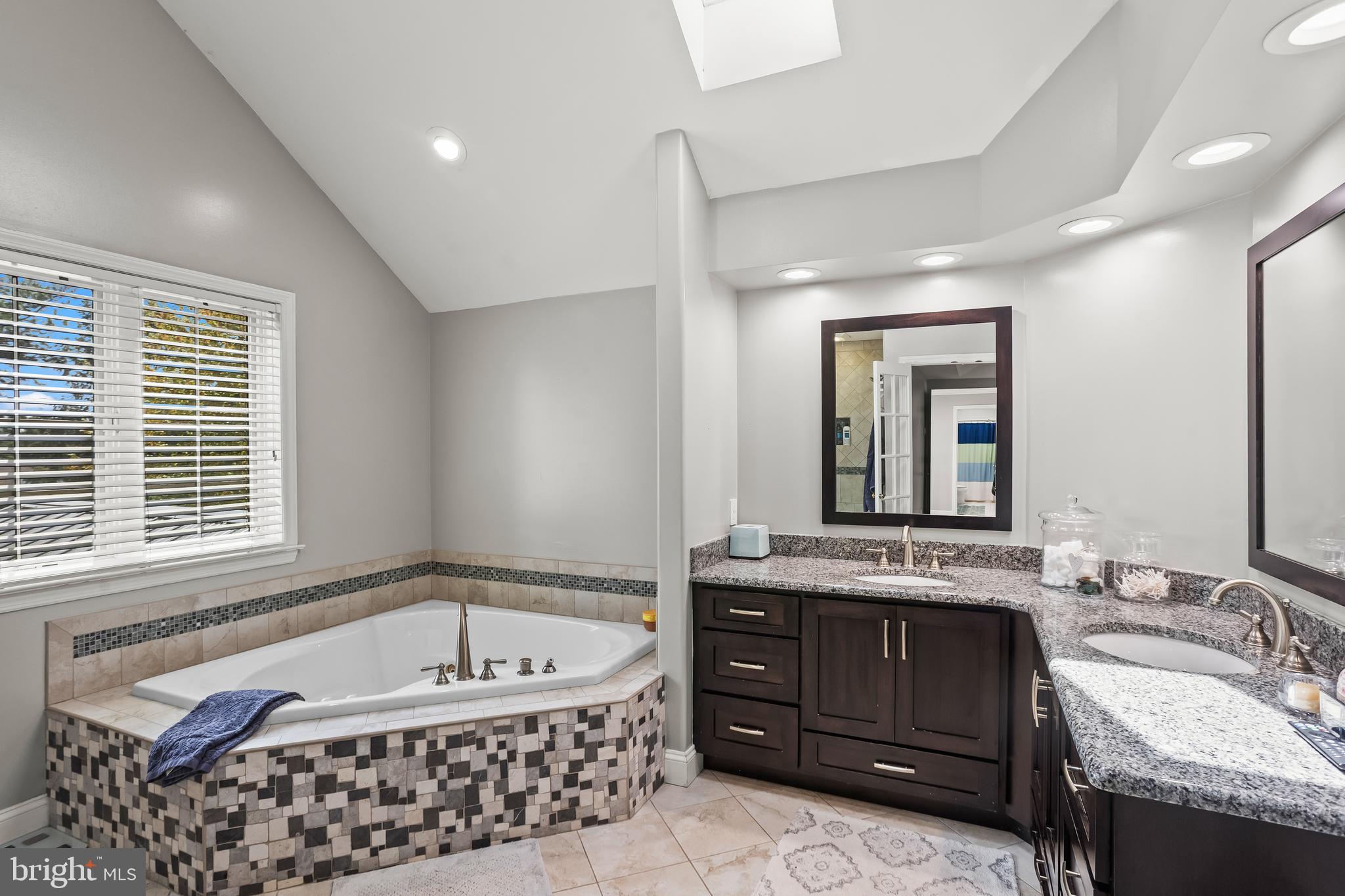 CENTERVILLE COMMONS - Residential