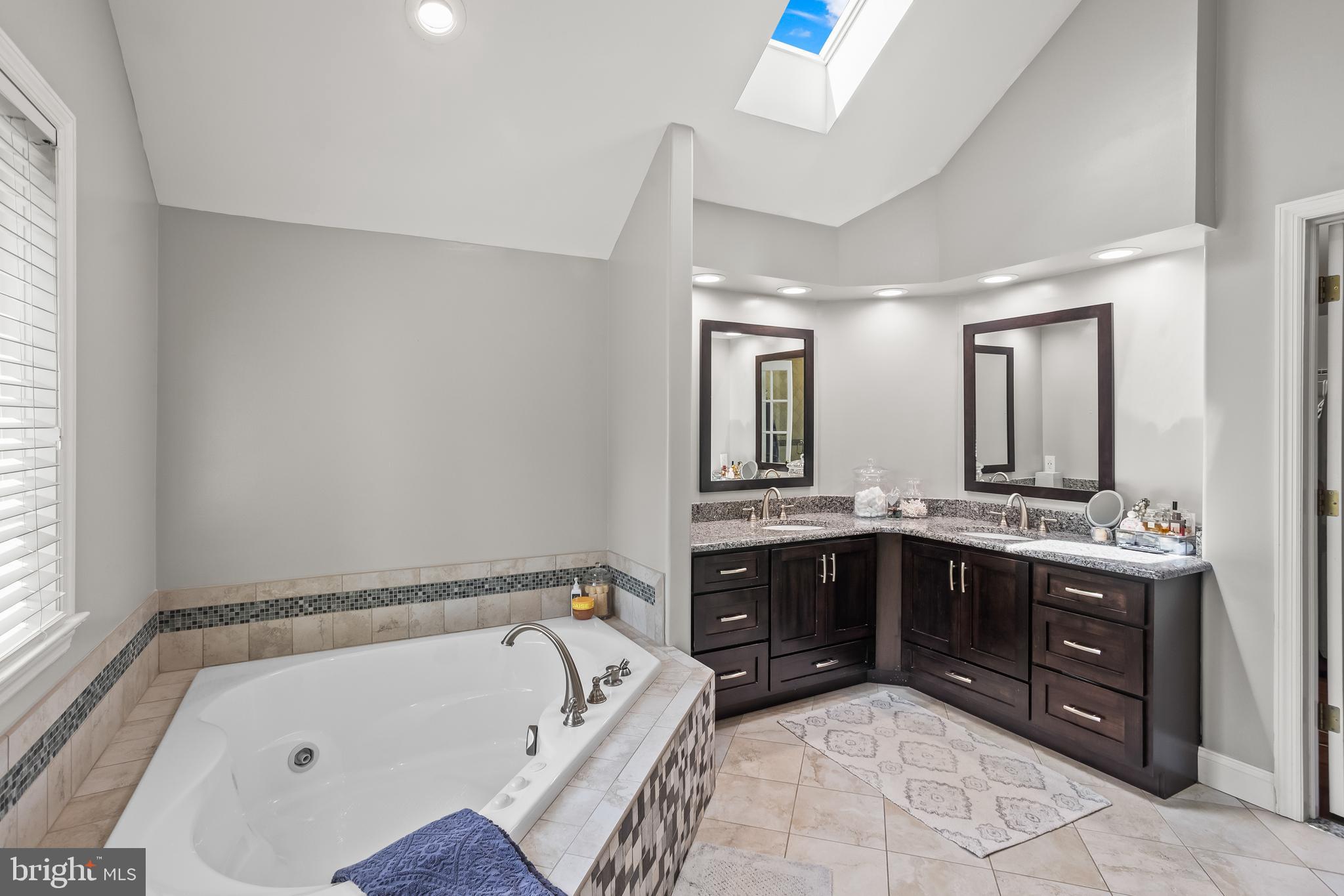 CENTERVILLE COMMONS - Residential