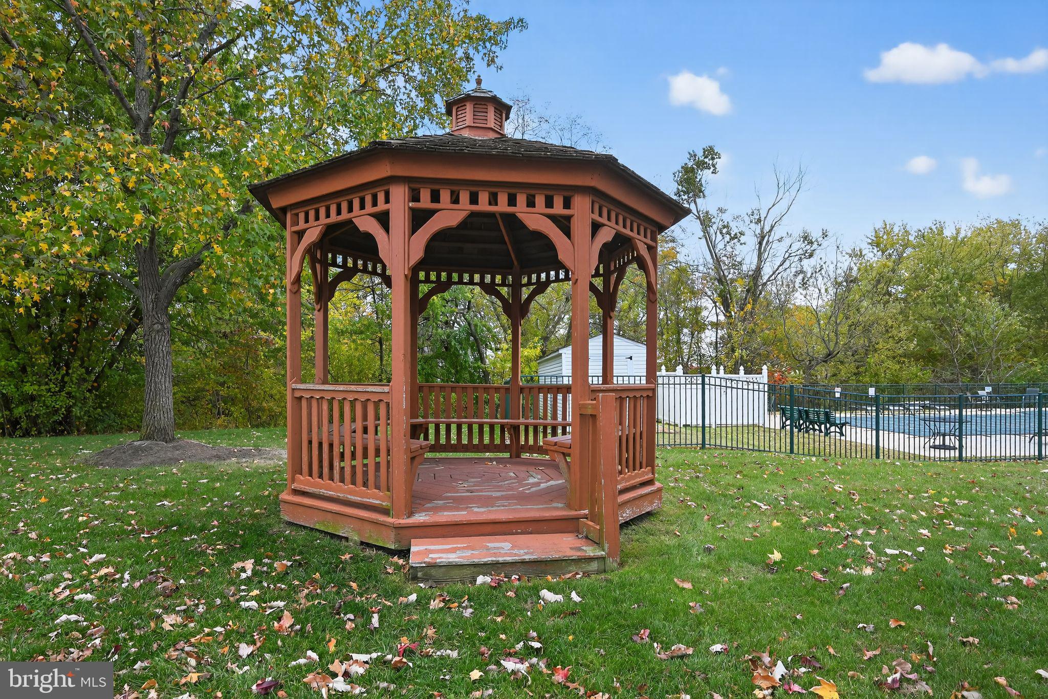 WILLOW RUN - Residential