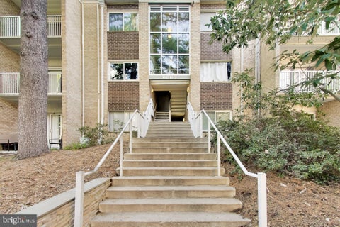 Photo of 8000 Chanute Place #15, FALLS CHURCH, VA 22042 (MLS # VAFX2346218)