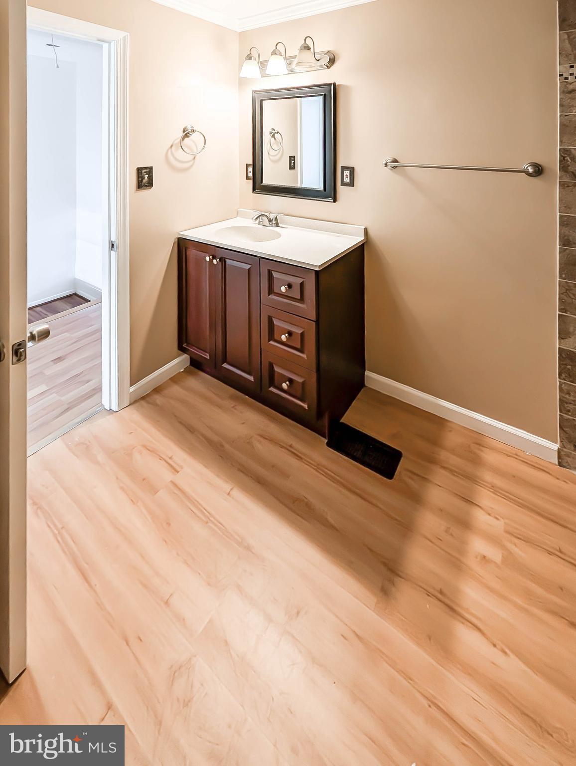 HARFORD SQUARE - Residential