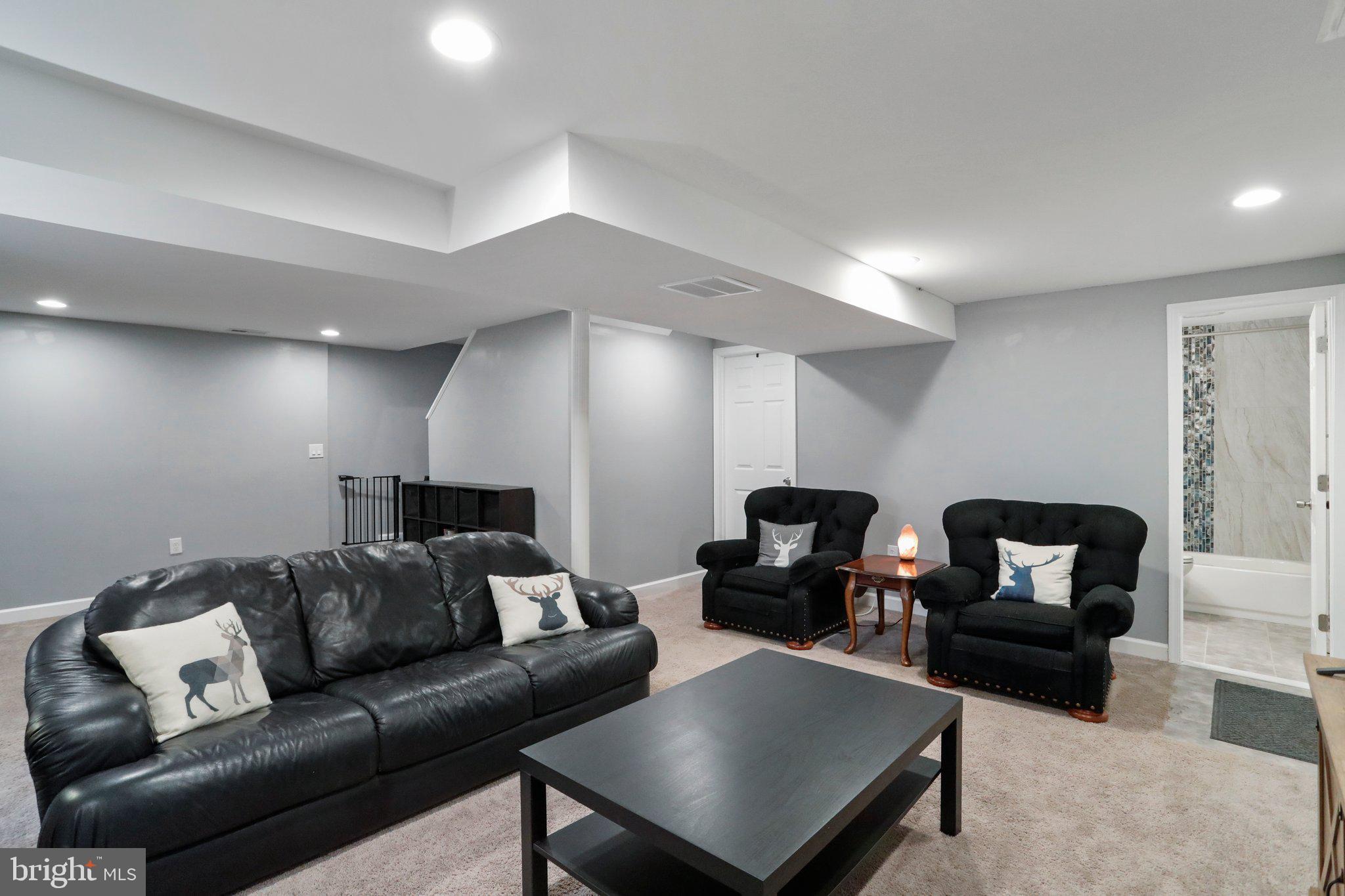 CATONSVILLE MANOR - Residential