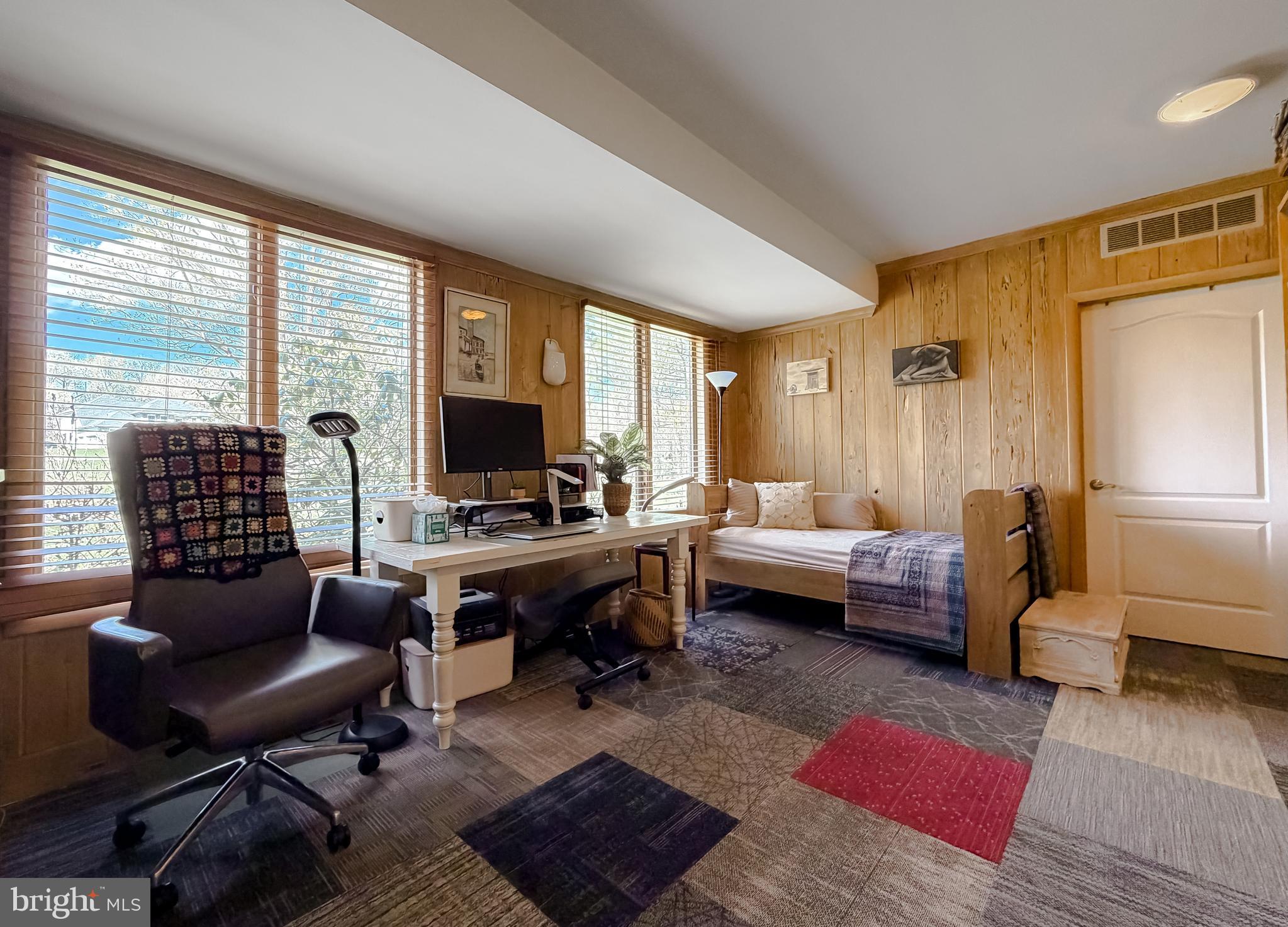 KERRICK MANOR - Residential